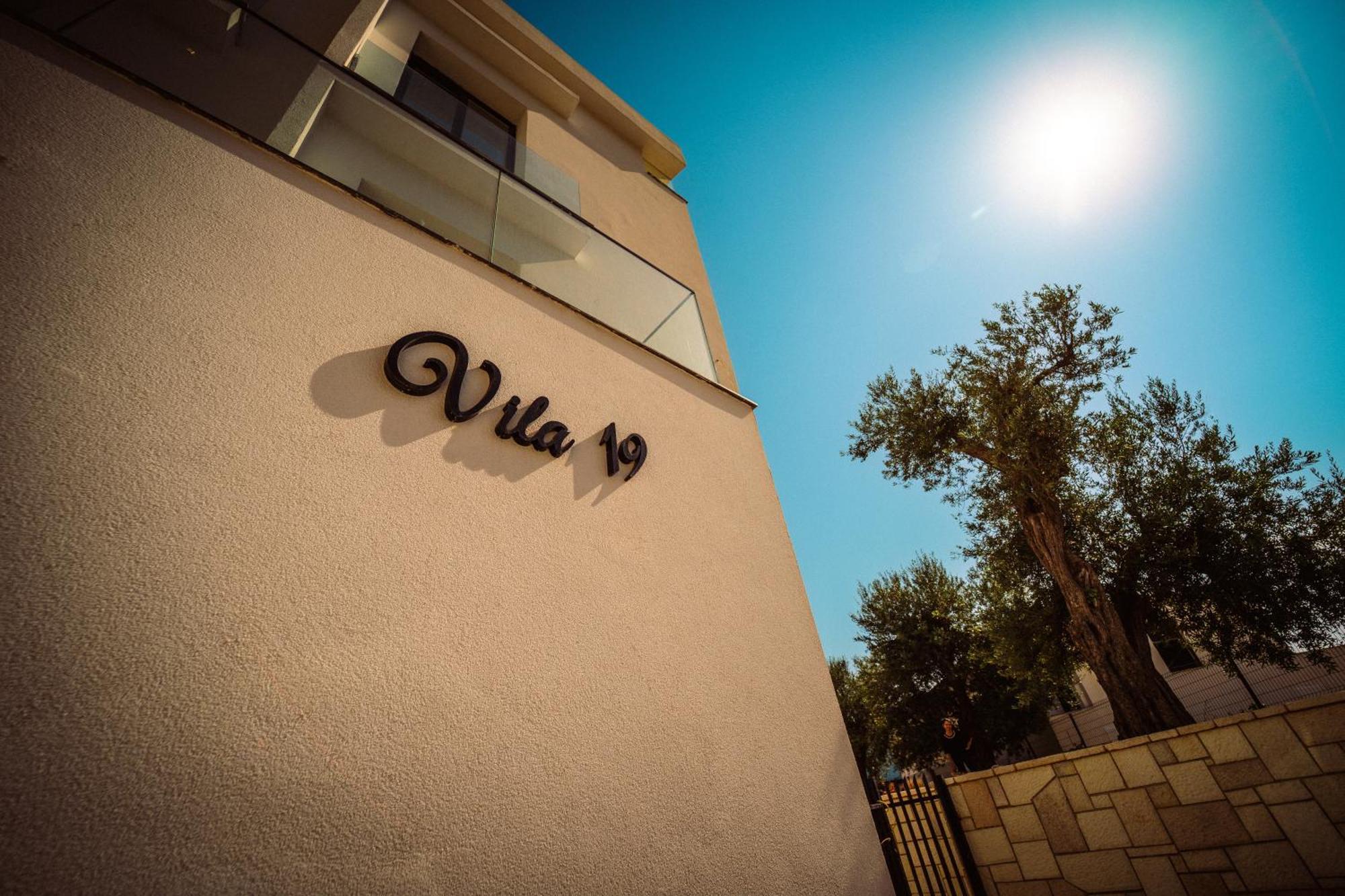 Hotel Vila 19 เดอร์มี ภายนอก รูปภาพ